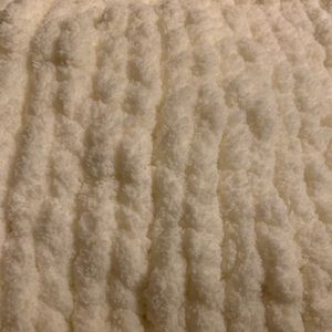 Big comfy chunky yarn knit blanket